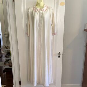 Vintage Robert Chiha-Rosenfeld off white Qiana nylon long zip front kaftan robe